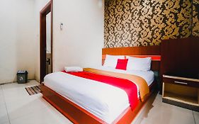 Reddoorz Plus At Grand City Inn Makassar